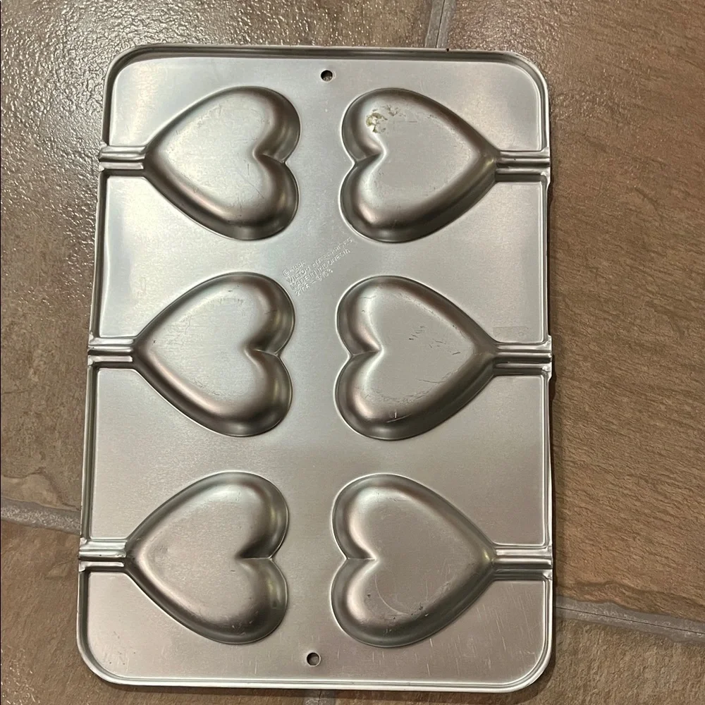 Vintage 1995 Heart-Shaped Aluminum Metal Baking Mold
